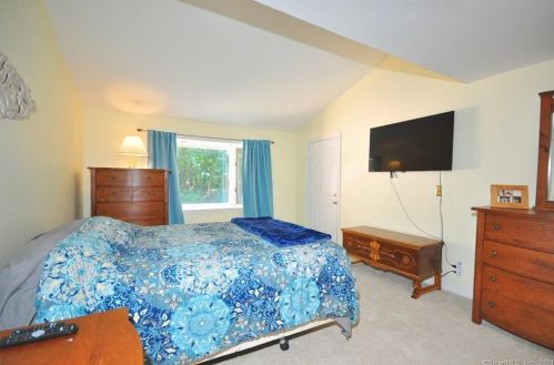 81 White St, Manchester CT 06042-3127 exterior