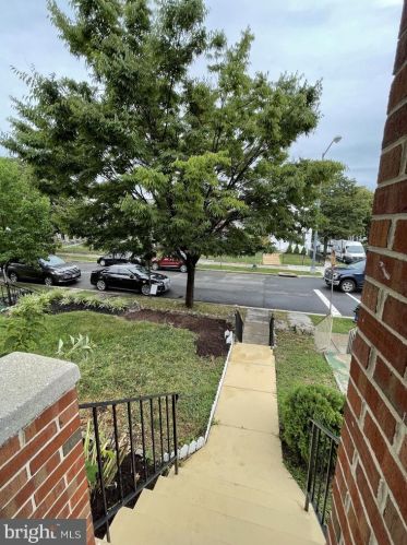 1802 H St, Washington DC  20002-4018 exterior