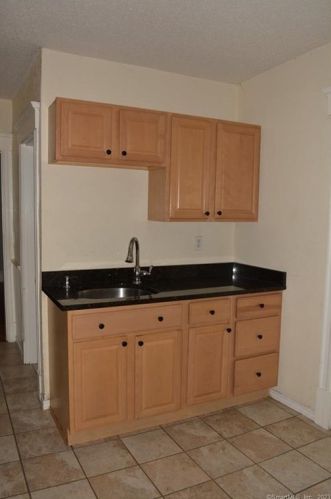 356 Chestnut St, New Britain CT 06051-2307 exterior