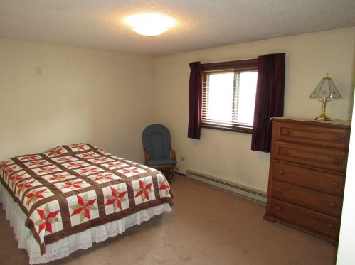 825 Horseshoe Dr, Joliet IL 60435-5948 exterior