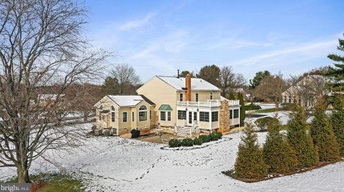 19840 Meredith Dr, Rockville MD 20855-2426 exterior