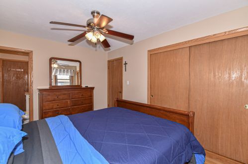 4460 15 St, Milwaukee WI 53221-2320 exterior