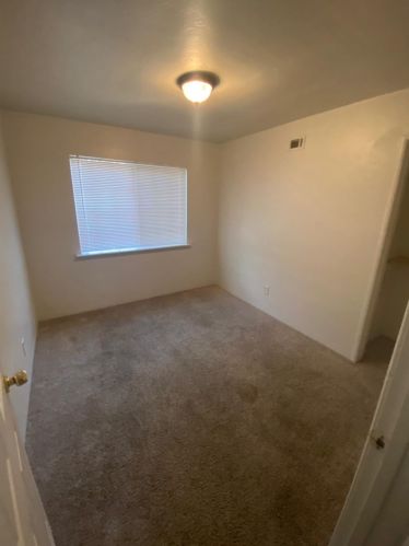 655 Olive Ave, Turlock CA 95380-4817 exterior