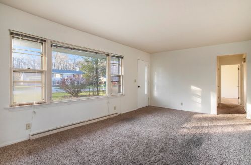 8839 Maplewood Dr, Berrien Springs MI 49103-1420 exterior