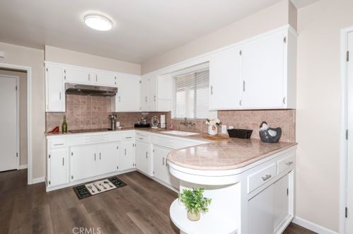 1220 Minaret Ave, Turlock CA  95380-5528 exterior