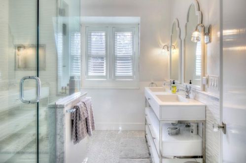 437 Bellevue Ave, Middletown RI 02840-4115 exterior