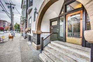 1707 Bellevue Ave, Seattle WA  98122-2016 exterior