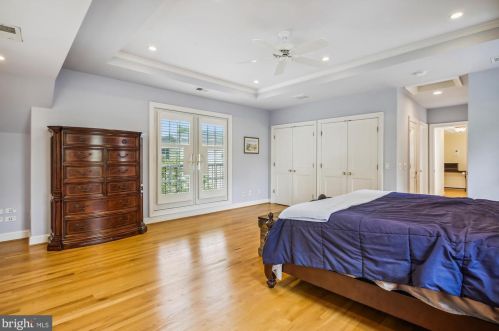 2417 Davis Ave, Alexandria VA  22302-3209 exterior