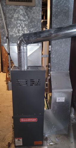 1709 Newton Ave, Milwaukee WI  53211-2225 exterior