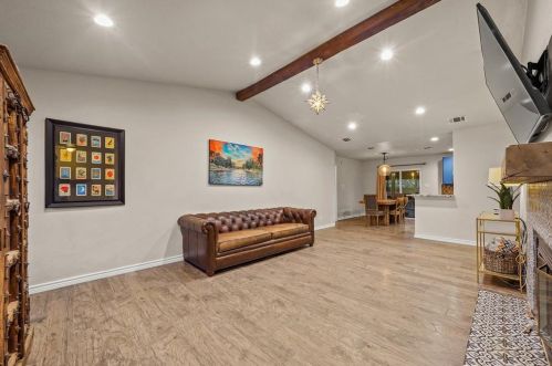 8408 Dixon Dr, Austin TX 78745-7515 exterior