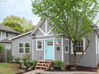 4815 15th Ave, Portland OR  97211-5031 exterior