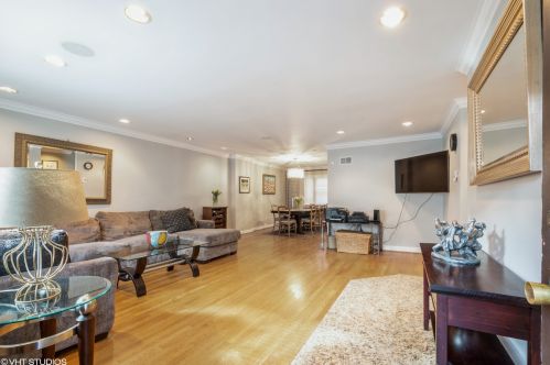 3534 Pne Grv Ave, Chicago IL 60657-1877 exterior