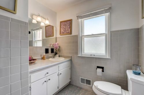 4272 72nd St, Milwaukee WI  53216-1038 exterior