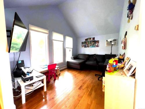 27 Weston St, Huntington Station NY 11746-4030 exterior