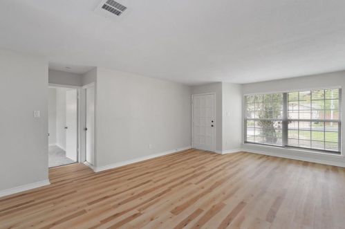 2532 Chaparral Trl, Austin TX  78744-3614 exterior