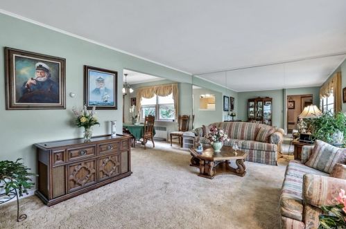 170 Madison Ave, Valhalla NY 10595-1827 exterior