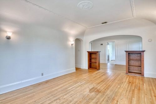 136 1 St, Milwaukee WI 53207-0014 exterior