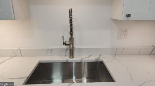 5421 Cedar Ave, Philadelphia PA 19143-1952 exterior