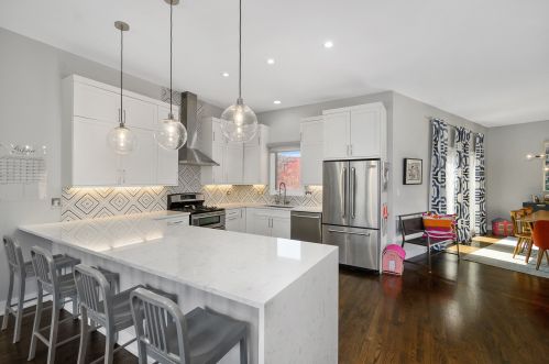 4030 Clark St, Chicago IL 60613-1302 exterior