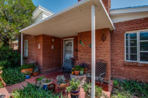 2002 Helen St, Tucson AZ  85719-4702 exterior