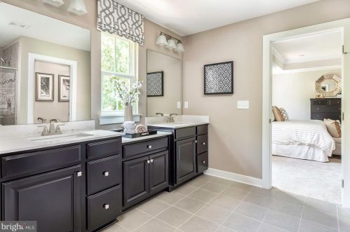 4218 Grandview Rd, Hanover PA 17331-9753 exterior