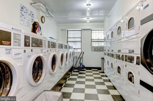 1 Scott Cir, Washington DC  20036-2207 exterior