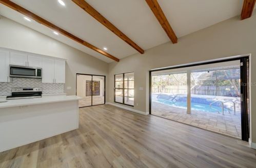 5012 Barrowe Dr, Tampa FL 33624-2593 exterior