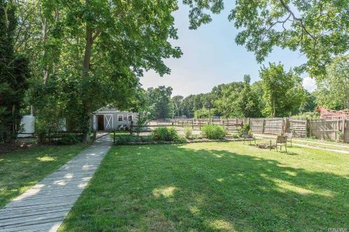 1370 Walnut Ave, Bohemia NY 11716-2110 exterior