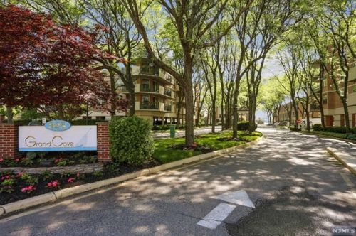 200 Grand Cove Way, Edgewater NJ  07020-7214 exterior