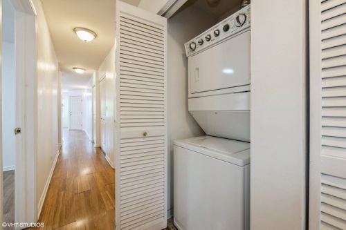 661 Division St, Chicago IL 60610-1003 exterior