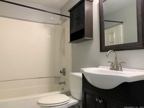 21 Arthur Ave, Enfield CT 06082-2503 exterior