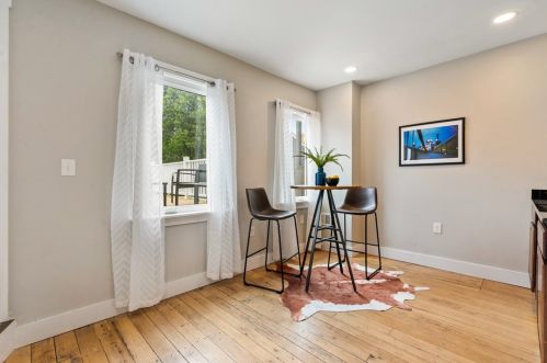 1814 Fox Way, Pittsburgh PA  15203-1732 exterior