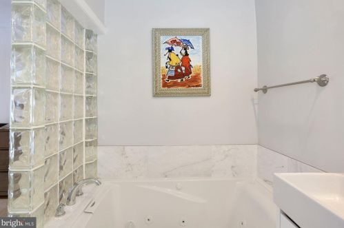 1228 Morningside Ln, Alexandria VA 22308-1042 exterior