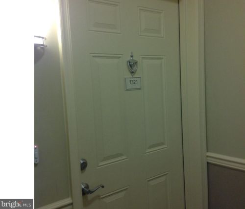 1321 Sierra Dr, Trenton NJ  08619-2069 exterior