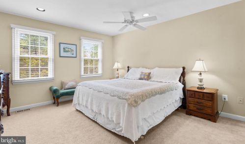 5806 Tudor Ln, Rockville MD 20852-2852 exterior