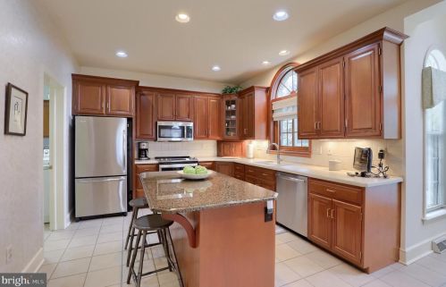 2933 Hearthside Ln, Lancaster PA 17601-1457 exterior