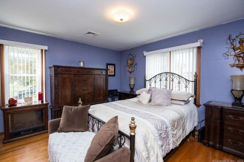 388 Elm St, Wallingford CT 06492-3231 exterior