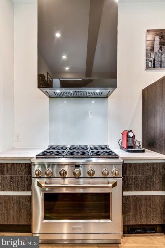 1261 26 St, Philadelphia PA 19146-4402 exterior