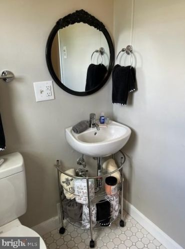 6512 Cavalier Dr, Alexandria VA 22307-1303 exterior