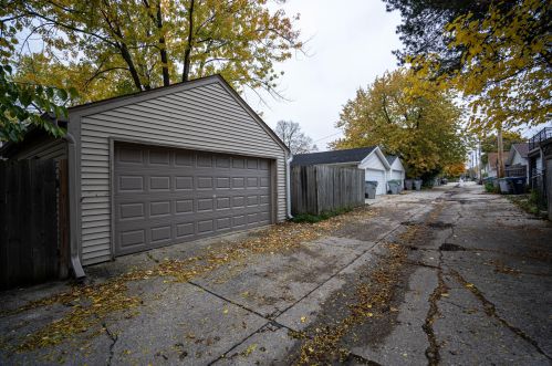 2944 90th St, Milwaukee WI  53222-4613 exterior