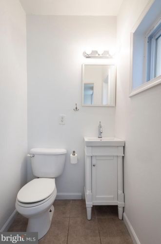 1321 18 St, Philadelphia PA 19146-4701 exterior