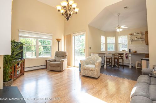 170 Kentucky Way, East Freehold NJ 07728-4657 exterior