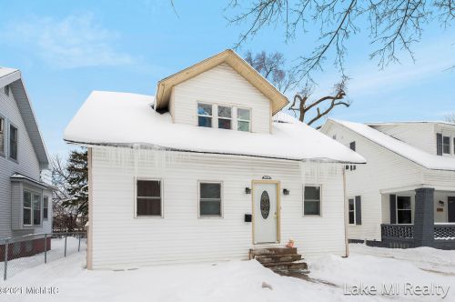 1104 Sheridan Ave, Grand Rapids, MI 49503-5039