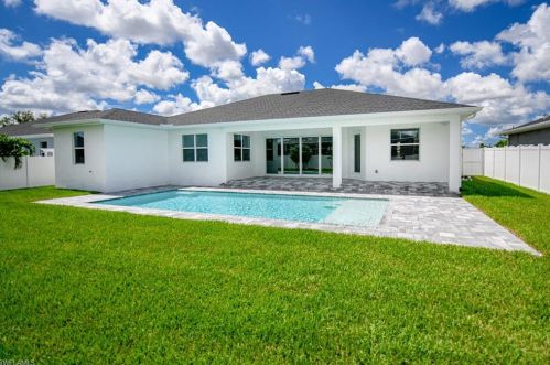 24 Johnnycake Dr, Naples FL 34110-1345 exterior