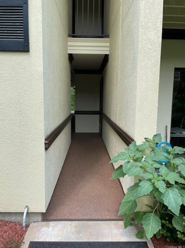 39 Huntington Cir, Peekskill, NY 10566-2558