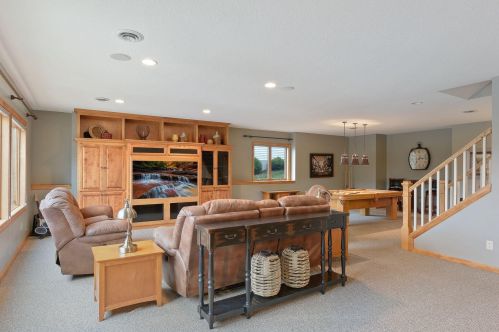 1676 Isabella Pkwy, Chaska MN 55318-3214 exterior