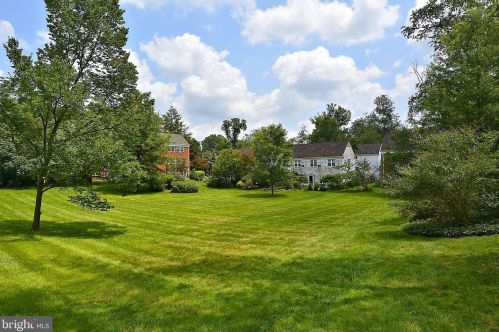 3555 Martha Custis Dr, Alexandria VA 22302-2003 exterior