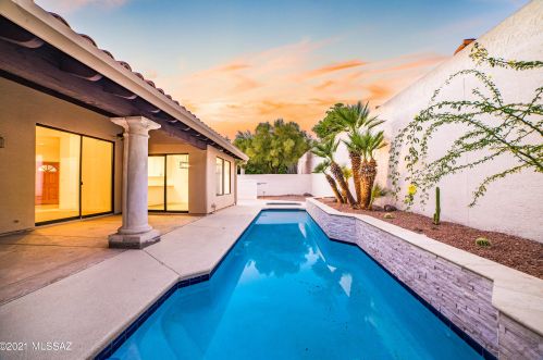 5860 Bright Star Dr, Tucson AZ  85718-3429 exterior