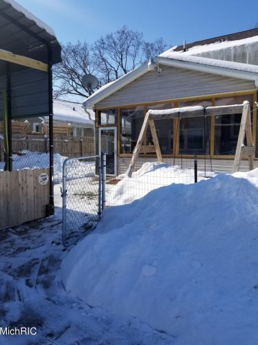 301 Cecil St, Glendora MI 49107-1706 exterior