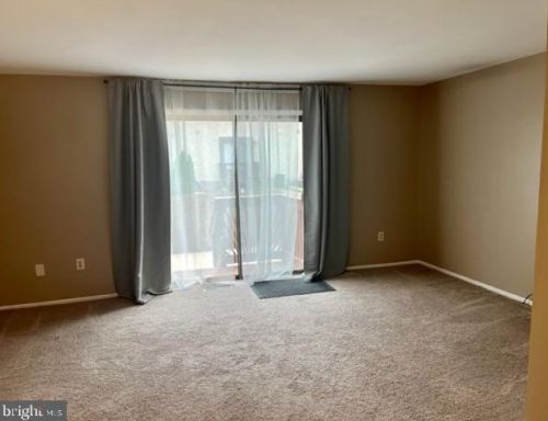 17 Crawford Ct, Trenton NJ  08690-3619 exterior